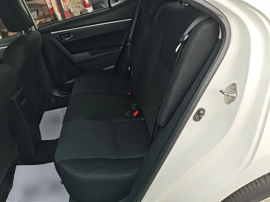 Toyota Corolla 2018 — фото 17