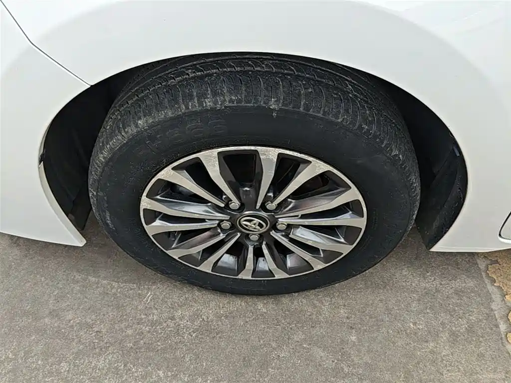 Toyota Corolla 2018 — фото 23