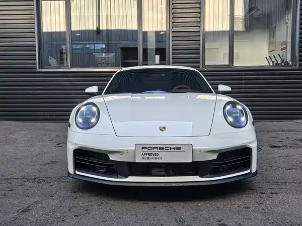 Porsche 911 2025