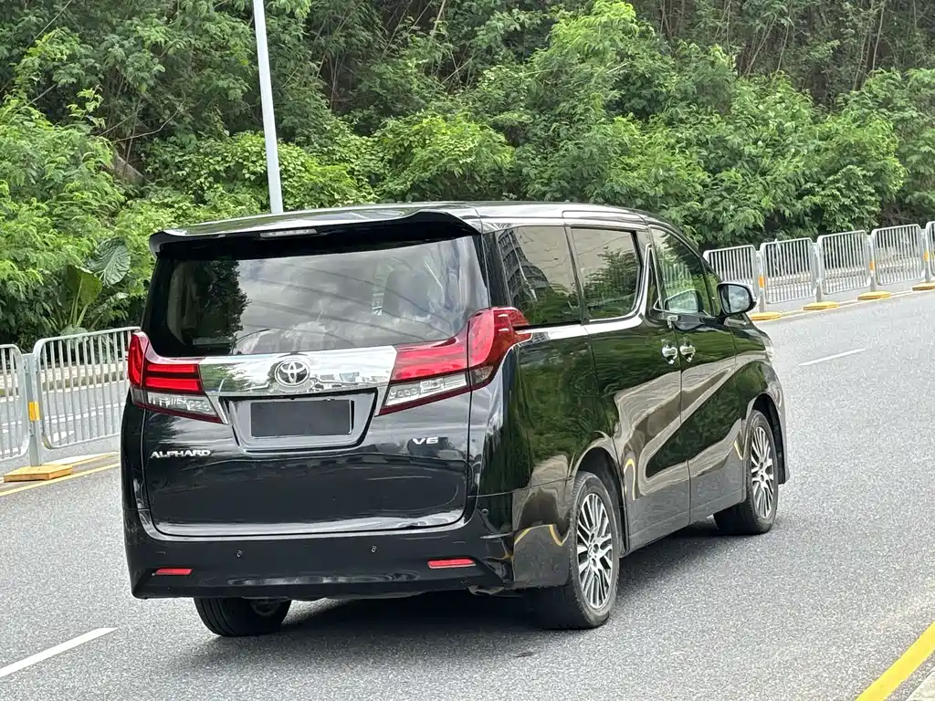 Toyota Alphard 2018 — фото 23