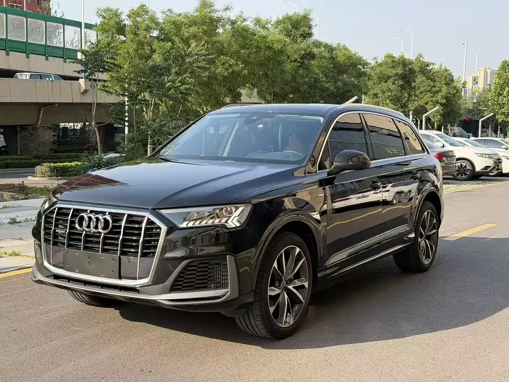 Audi Q7 2023 — фото 1