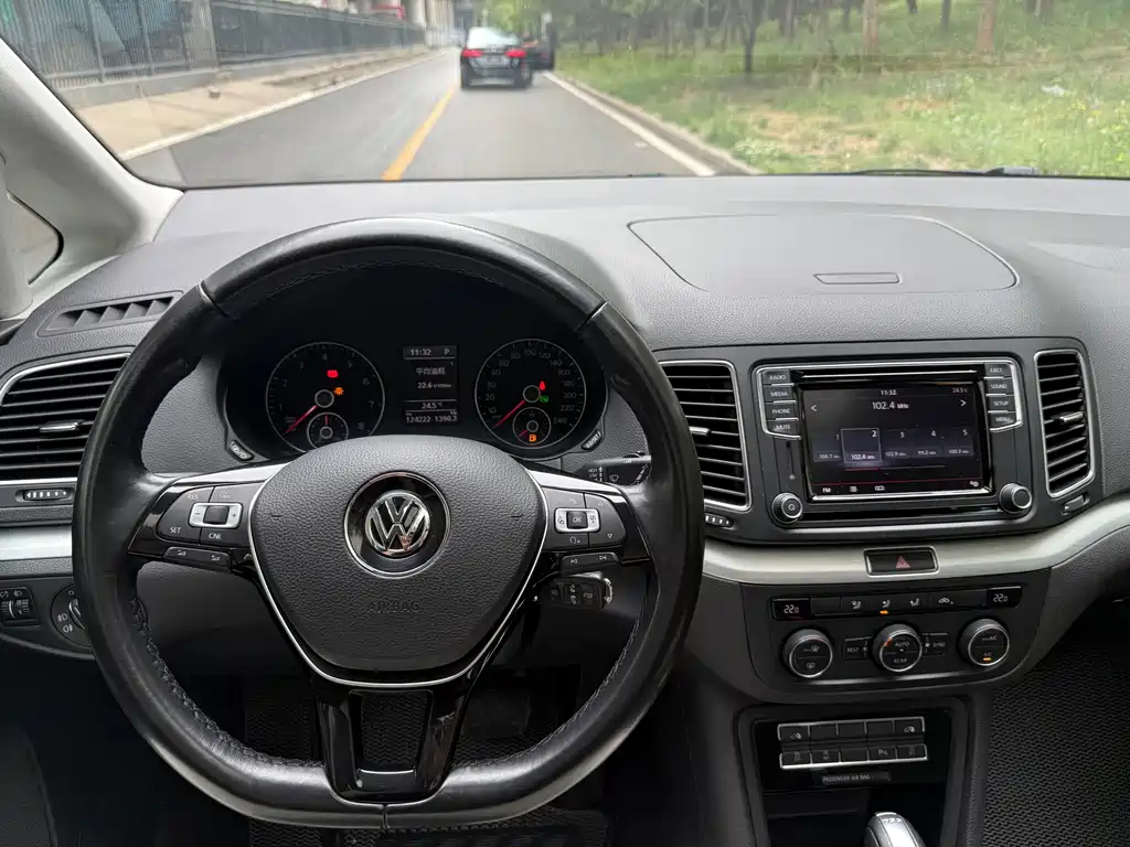 Volkswagen Sharan 2017 — фото 14