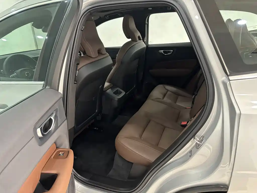 Volvo XC60 2025 — фото 20