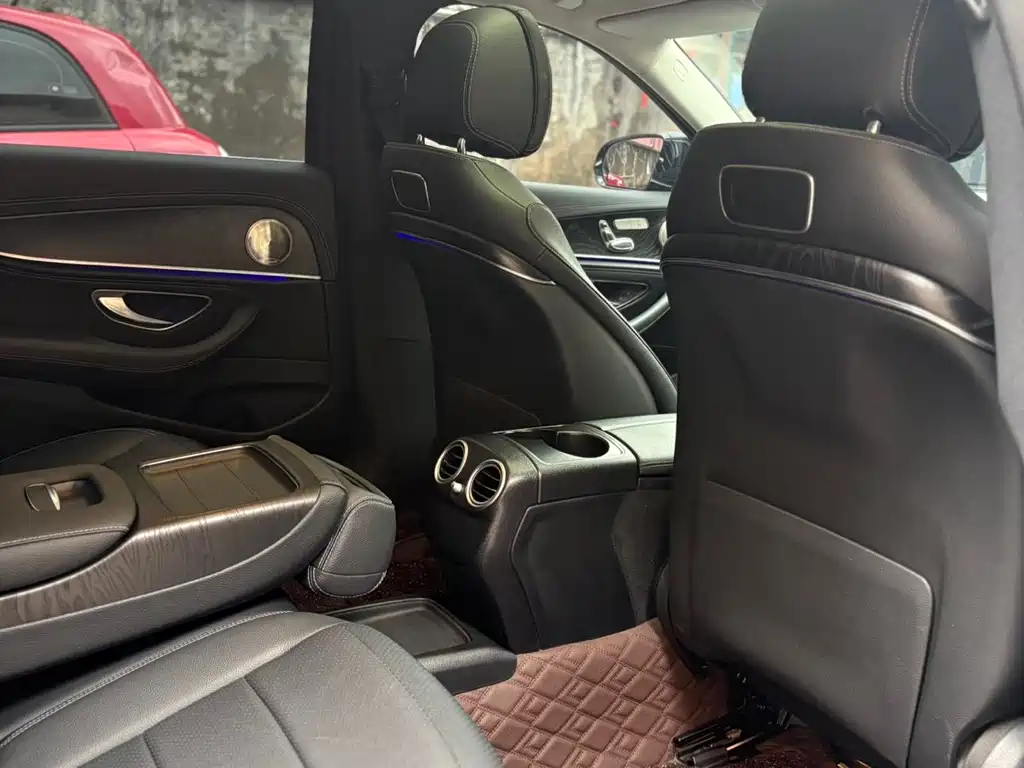 Mercedes-Benz E-Class 2019 — фото 13