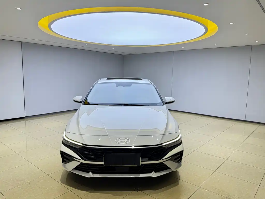 Hyundai Elantra 2023