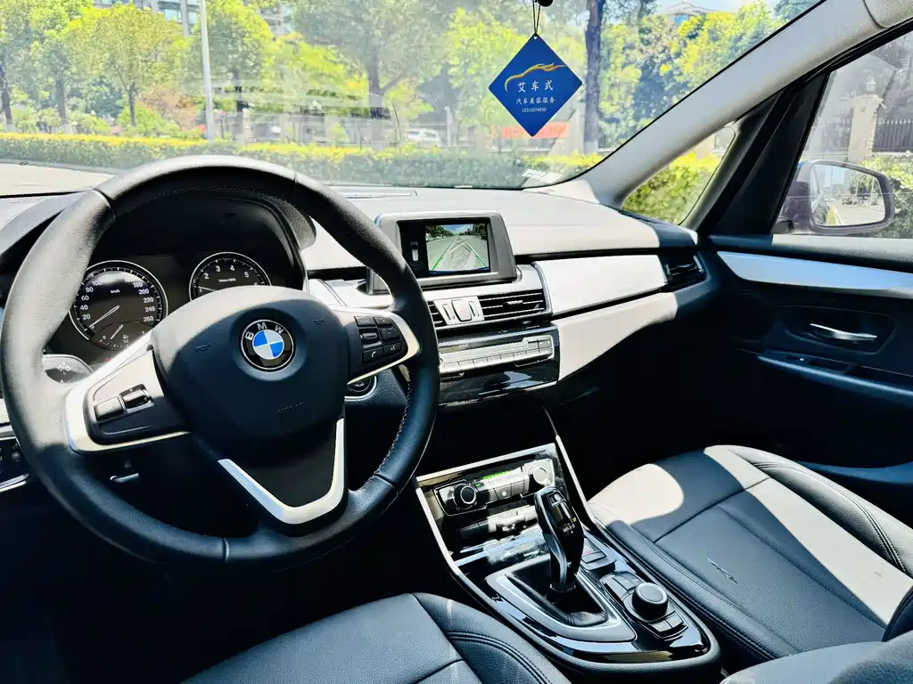 BMW 2 Series Wagon 2018 — фото 7