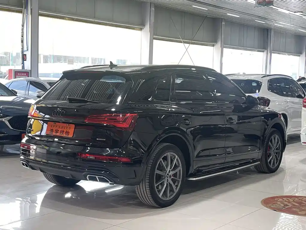 Audi Q5L 2023 — фото 15