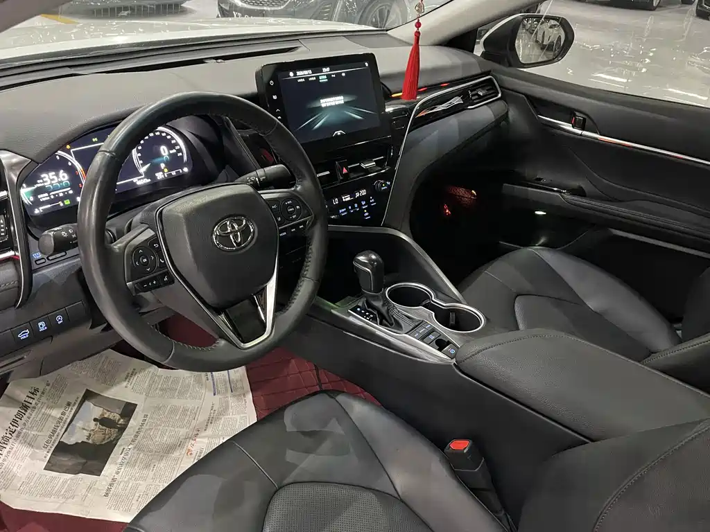 Toyota Camry 2023 — фото 11