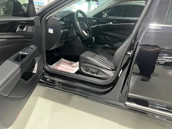 Volkswagen Passat 2023