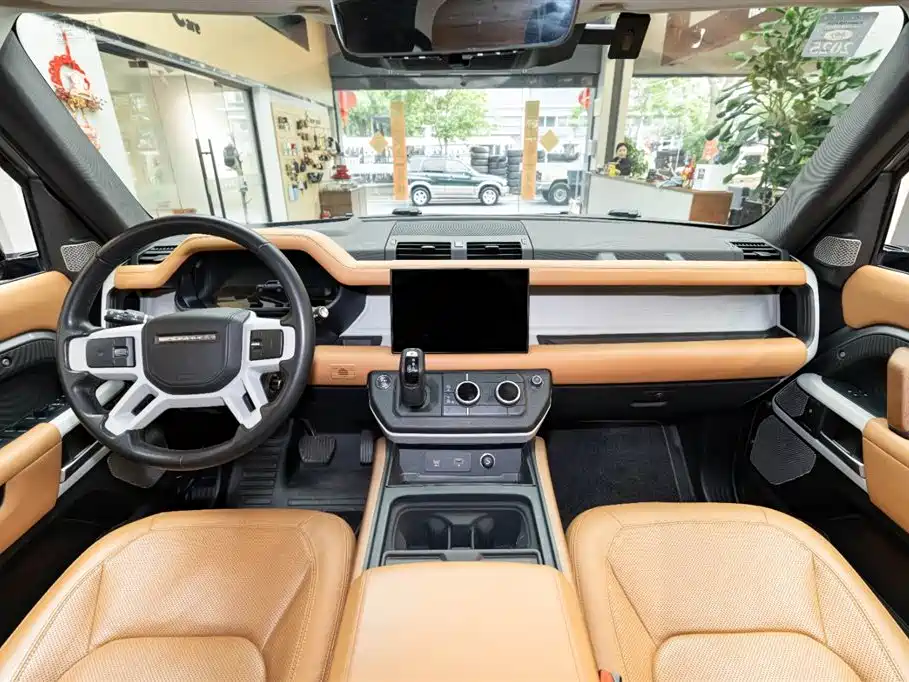 Land Rover Defender 2023 — фото 9