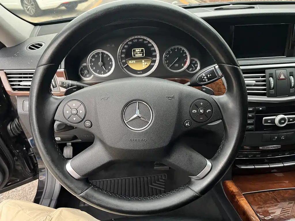 Mercedes-Benz E-Class 2012 — фото 20