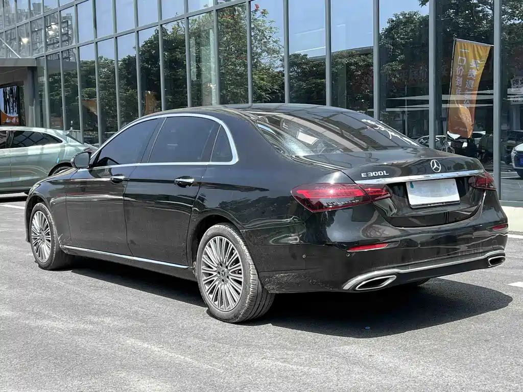 Mercedes-Benz E-Class 2023 — фото 2