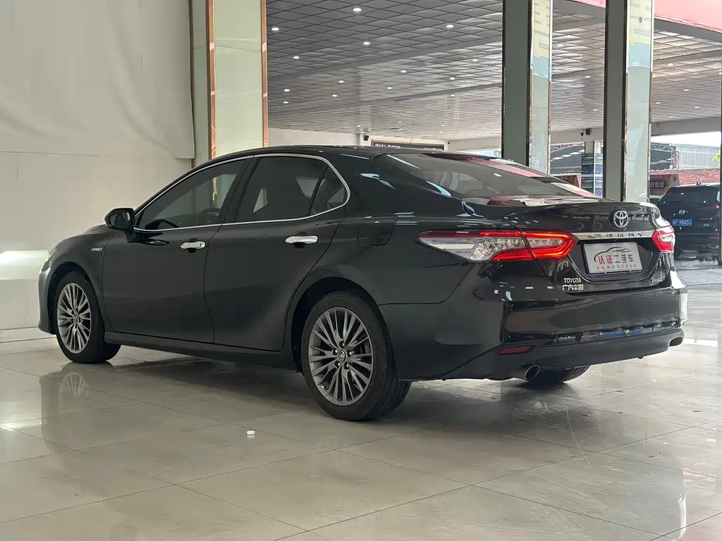 Toyota Camry 2018 — фото 7
