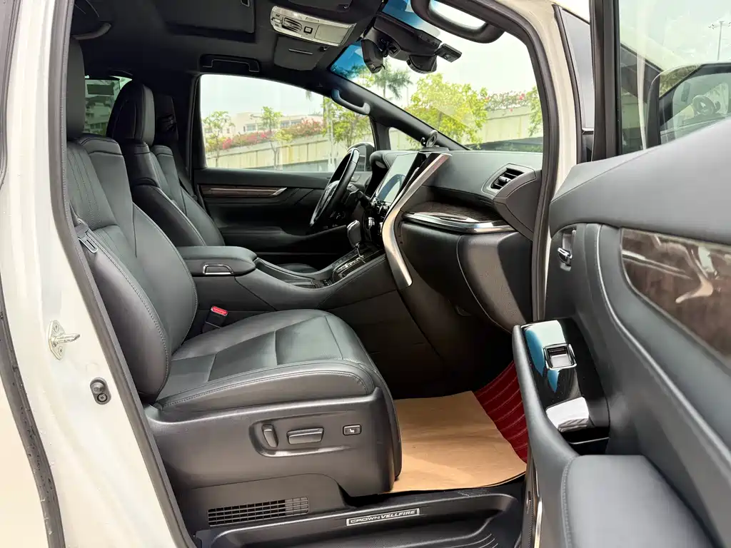 Toyota Vellfire 2023 — фото 10