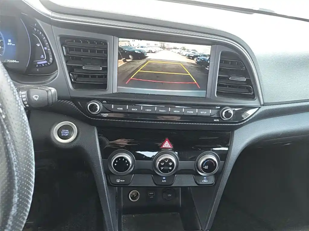 Hyundai Elantra 2019 — фото 13