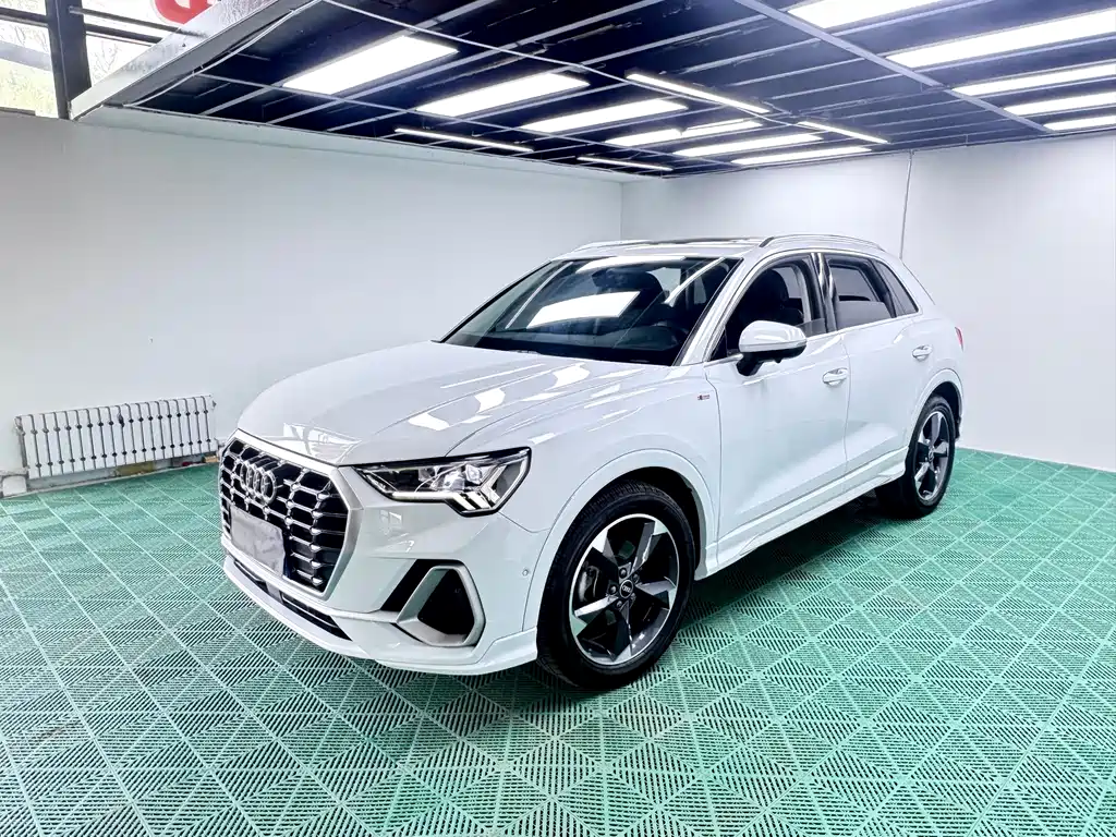 Audi Q3 2022 — фото 1