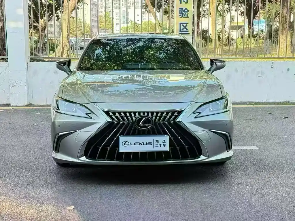 Lexus ES 2023 — фото 1