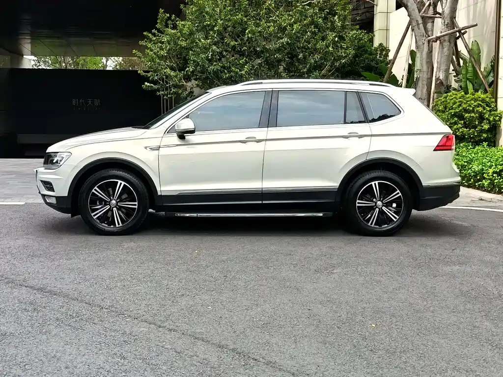 Volkswagen Tiguan L 2020 — фото 23