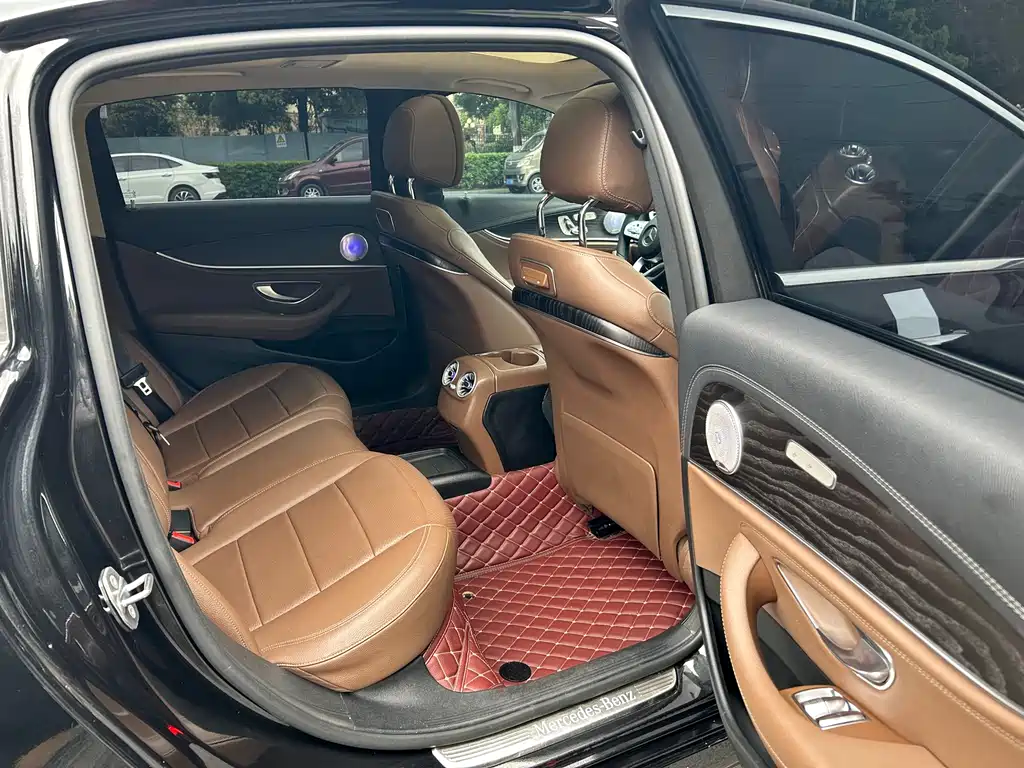 Mercedes-Benz E-Class 2020 — фото 12