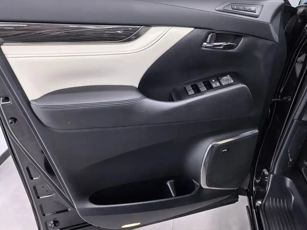 Lexus LM 2023 — фото 15