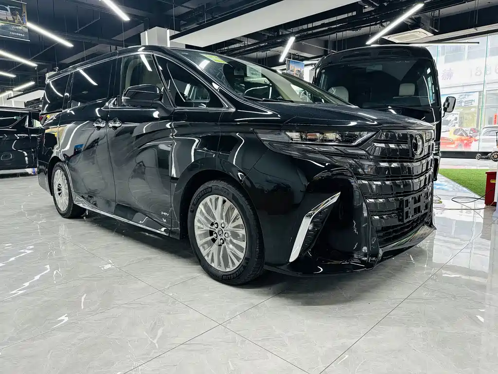 Toyota Alphard — фото 2
