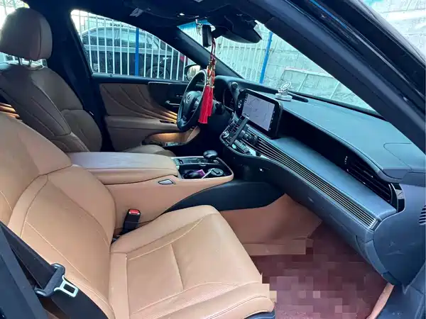 Lexus LS 2023
