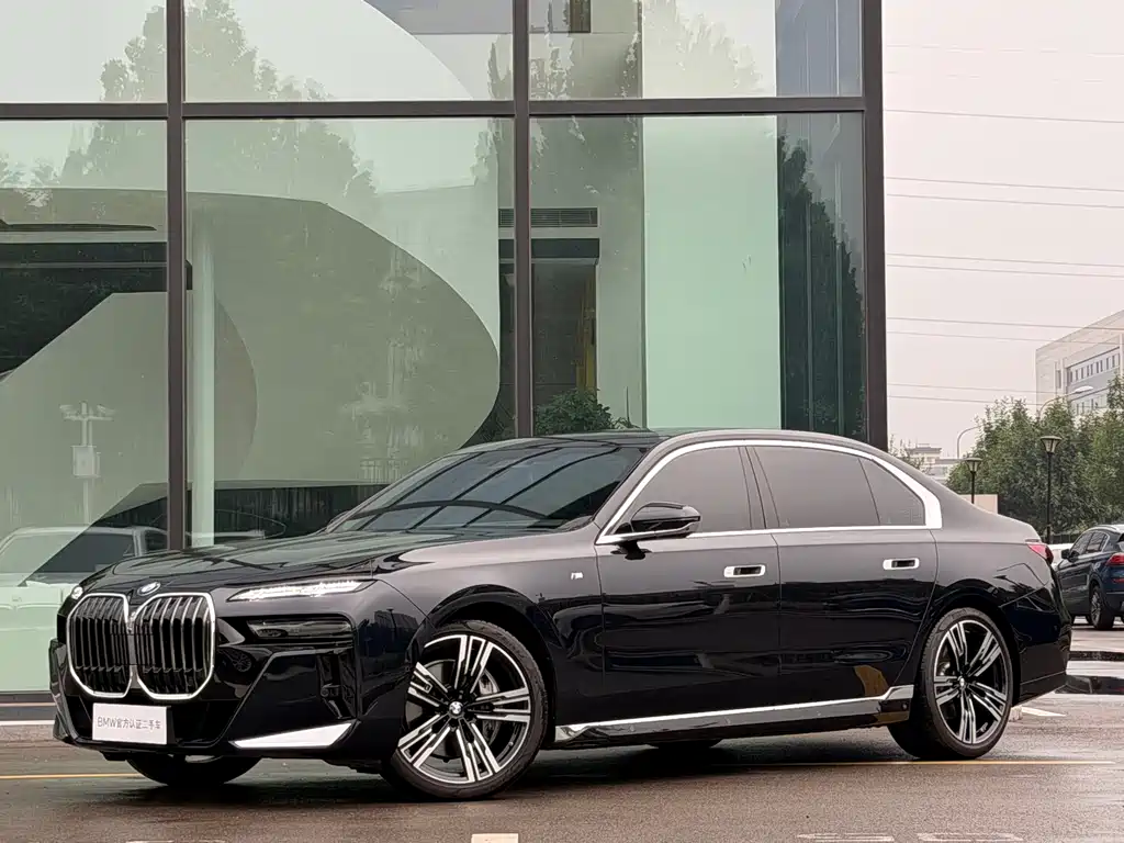 BMW 7 Series 2023 — фото 1