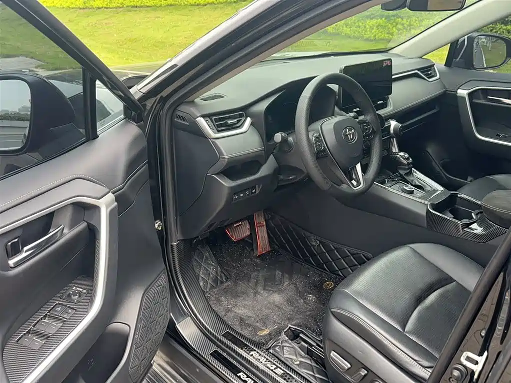 Toyota RAV4 2023 — фото 12