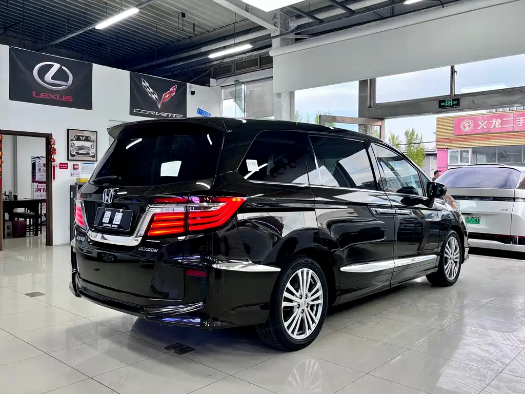 Honda Elysion 2018 — фото 26