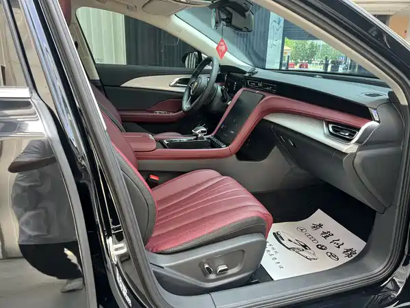 Hongqi H5 2025