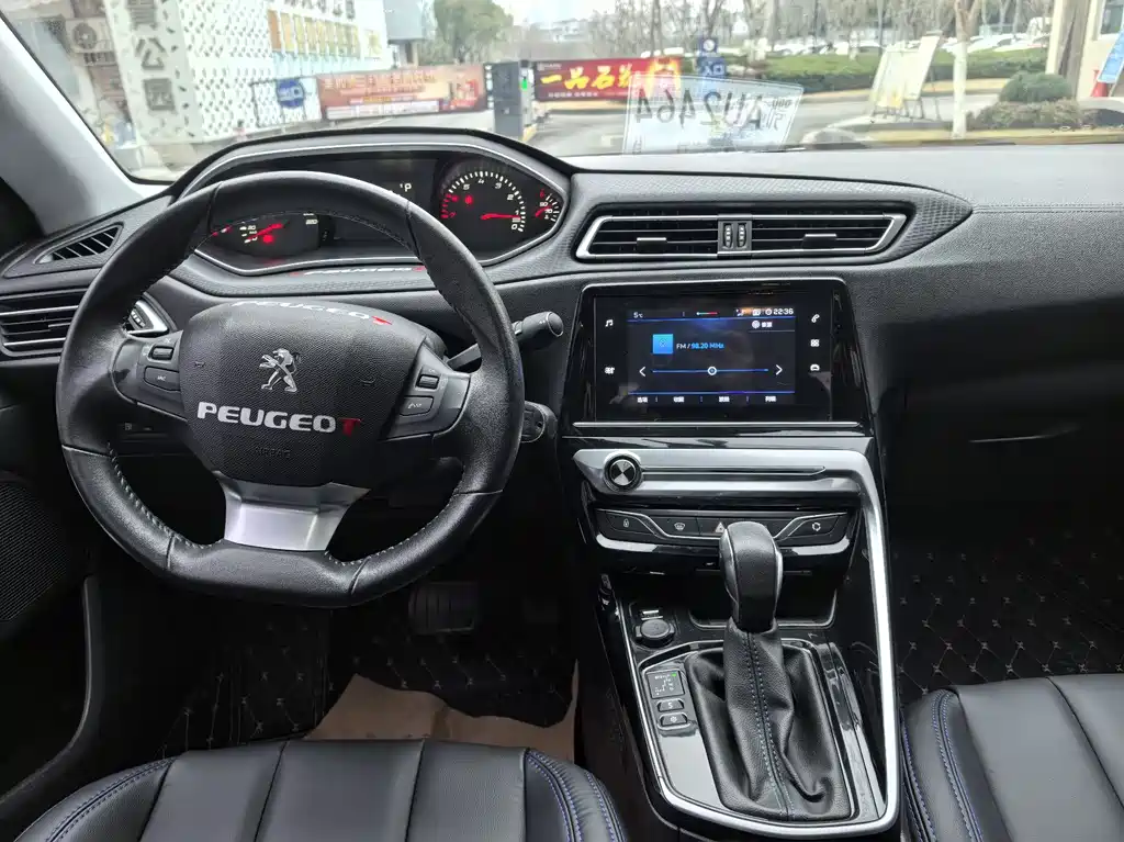 Peugeot 308 2018 — фото 8