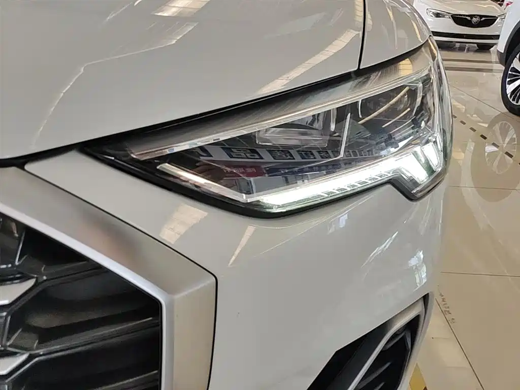 Audi Q3 2019 — фото 24