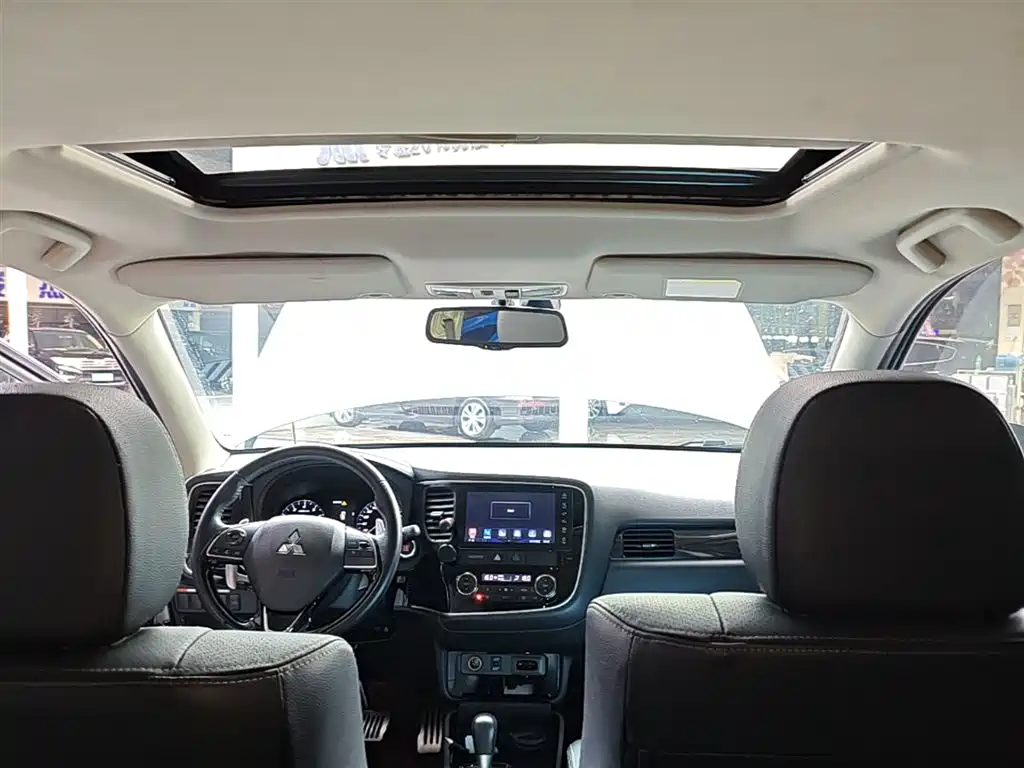 Mitsubishi Outlander 2018 — фото 18