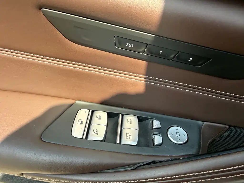 BMW 5 Series 2019 — фото 18