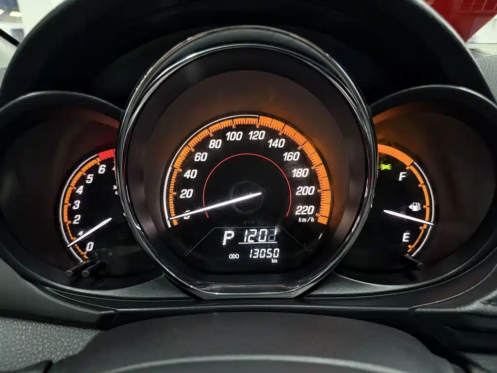 Toyota Yaris L 2022 — фото 16