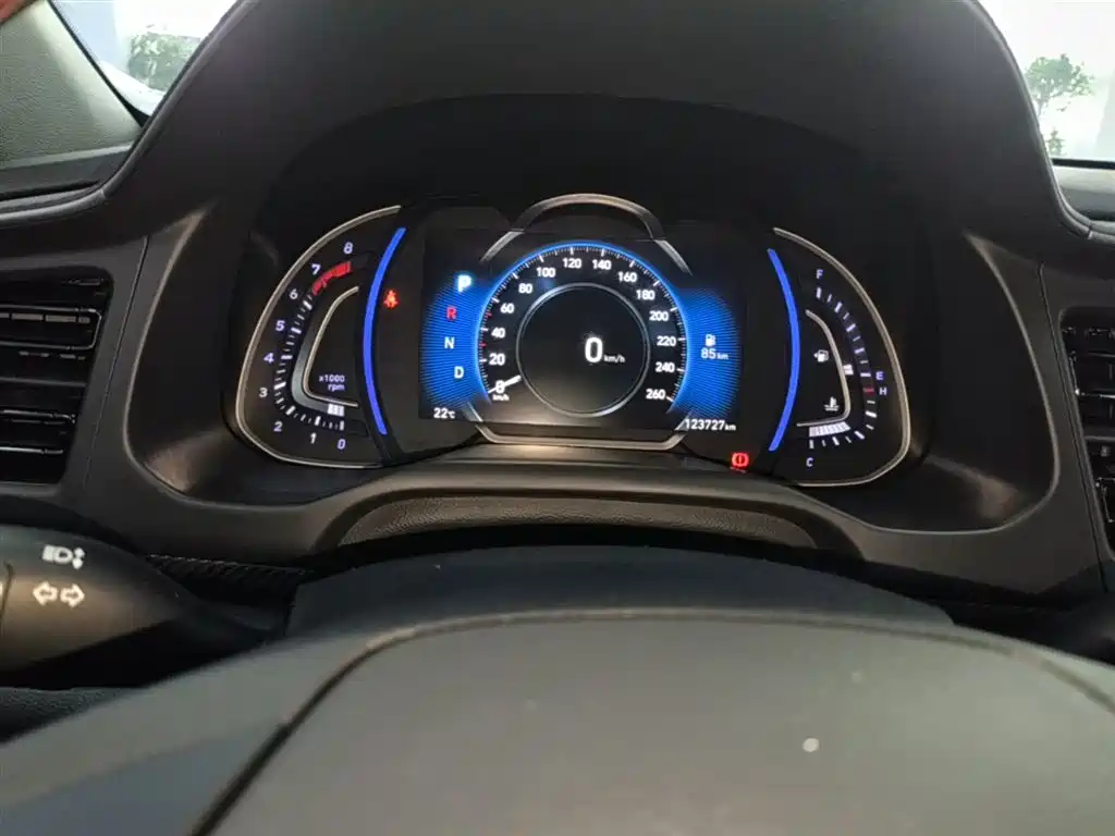Hyundai Elantra 2019 — фото 12