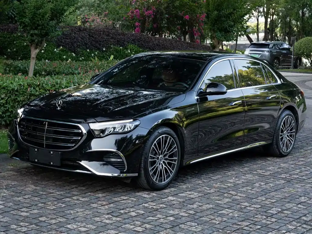 Mercedes-Benz E-Class 2025 — фото 1