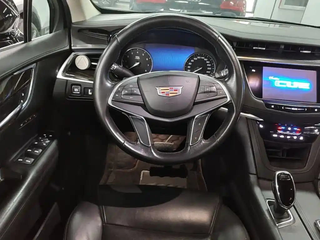 Cadillac XT5 2017 — фото 11