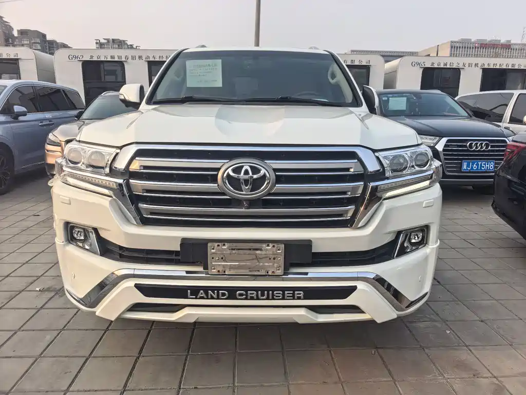 Toyota Land Cruiser 2018 — фото 1