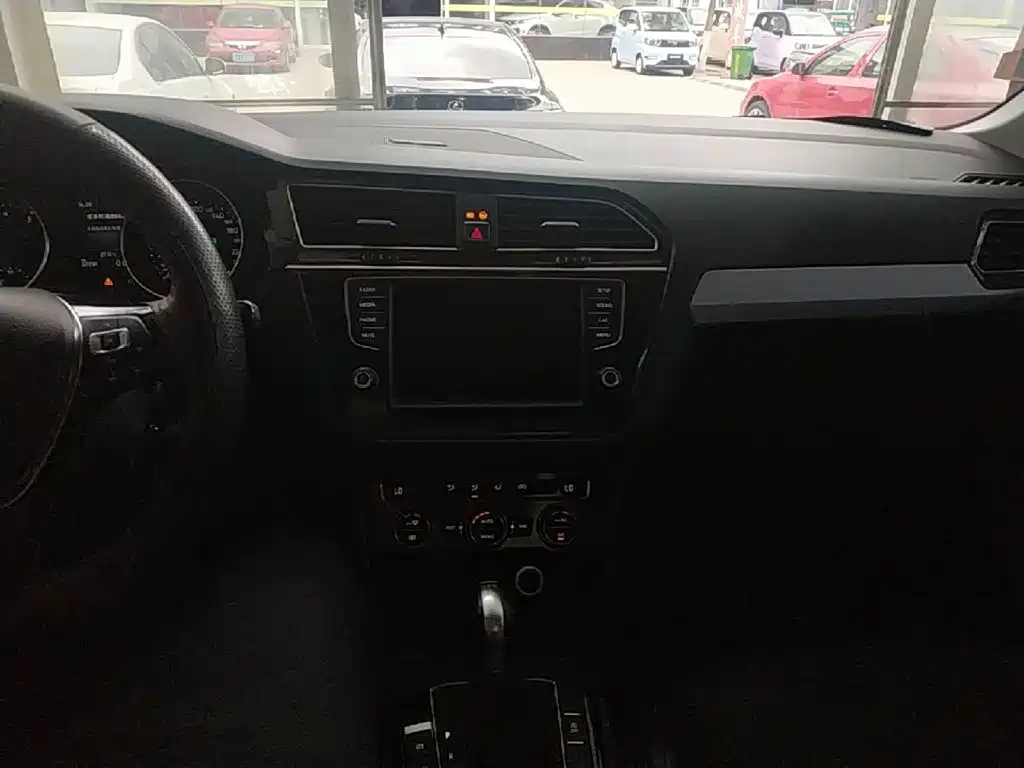 Volkswagen Tiguan 2017 — фото 10