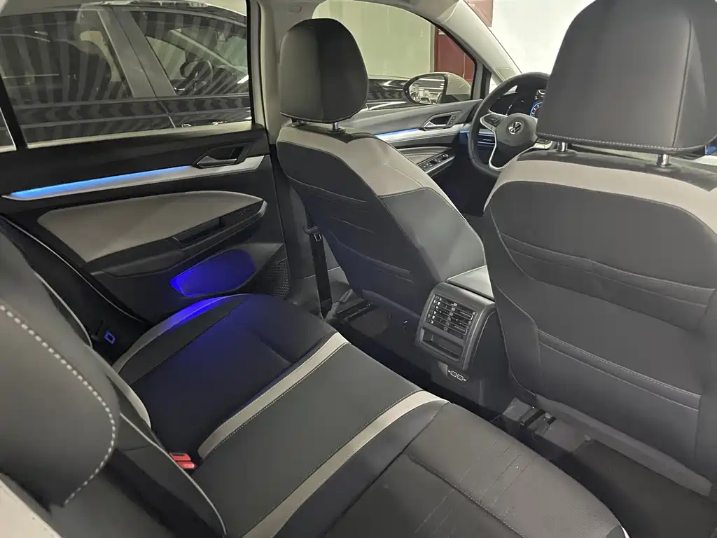Volkswagen Golf 2024