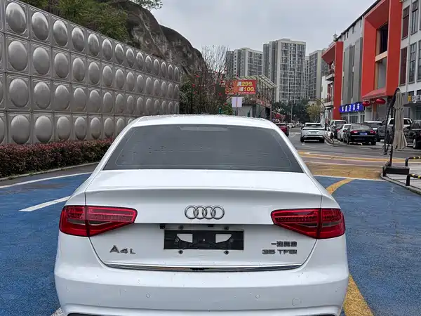 Audi A4L 2016