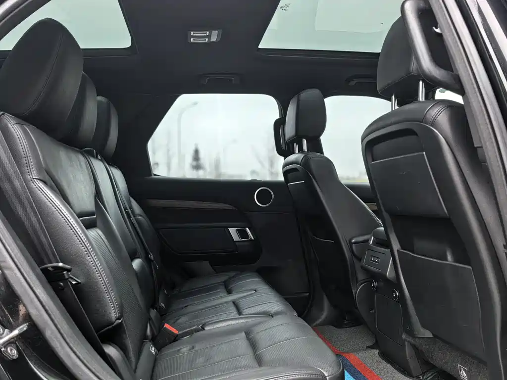 Land Rover Discovery 2018 — фото 14