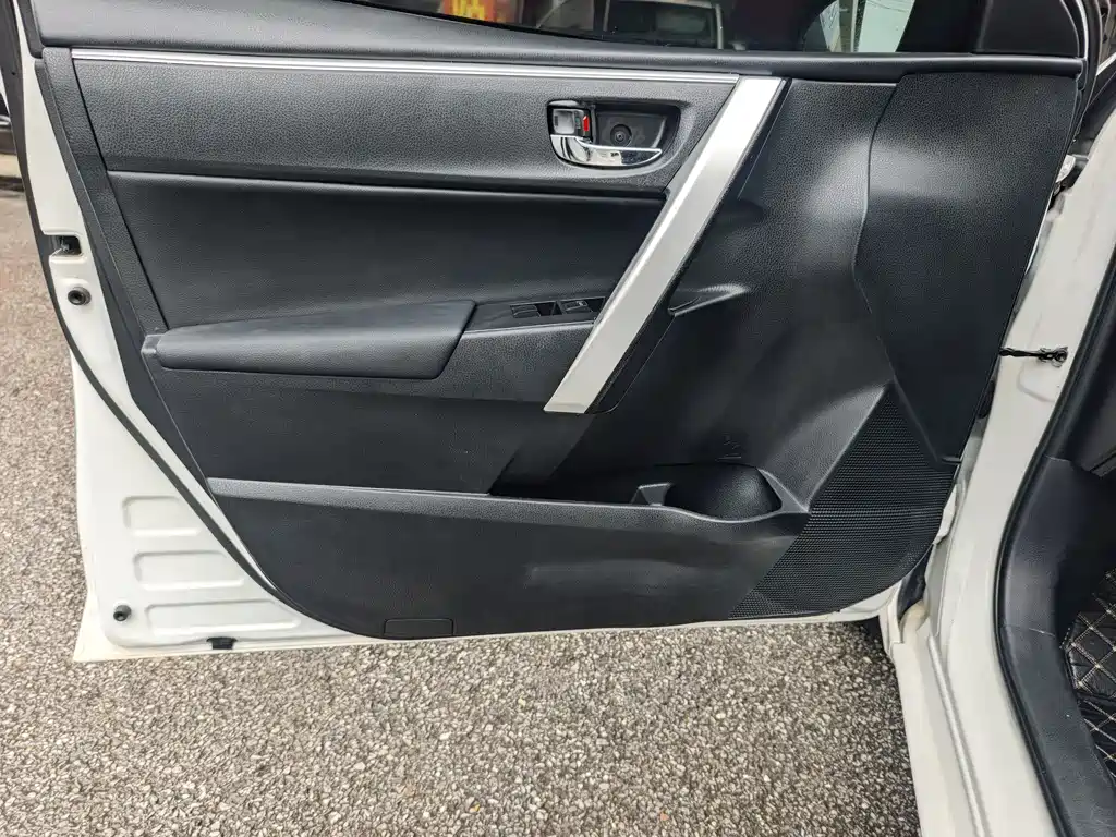 Toyota Corolla 2017 — фото 18