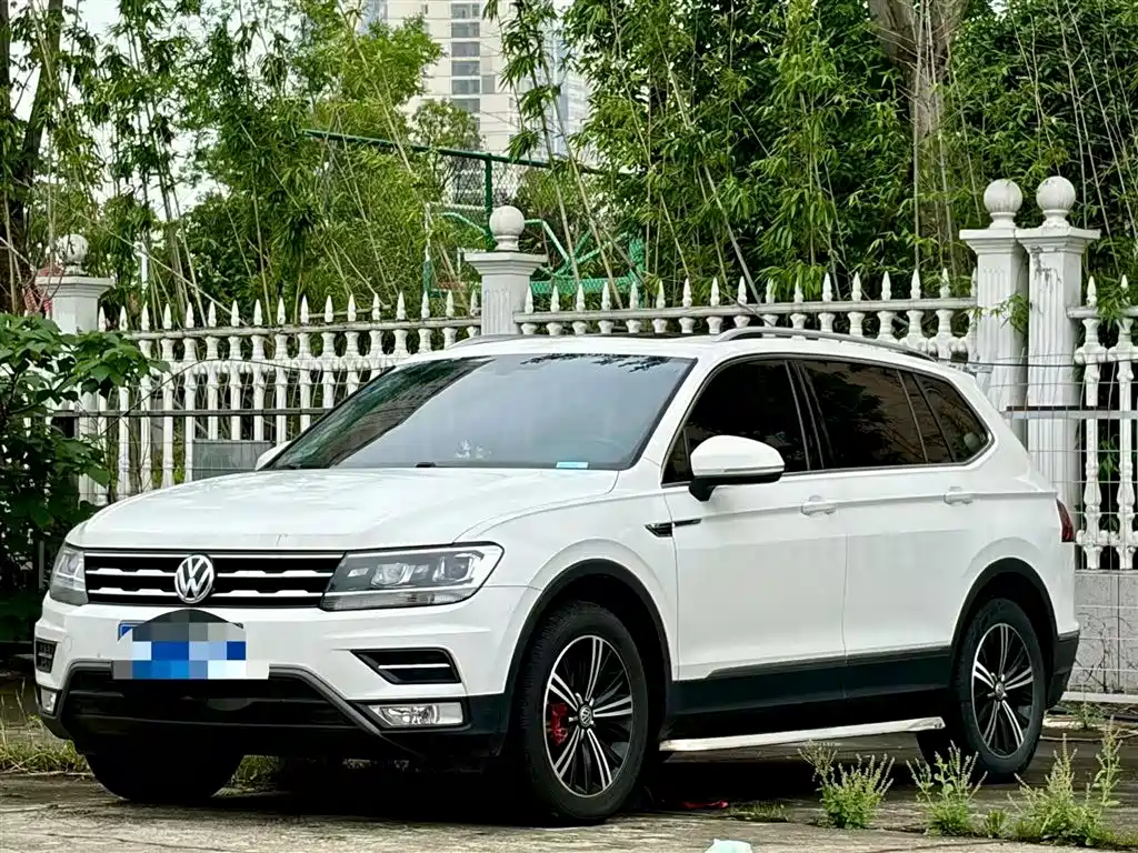 Volkswagen Tiguan L 2020 — фото 1