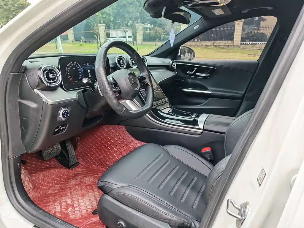 Mercedes-Benz C-Class 2023 — фото 4