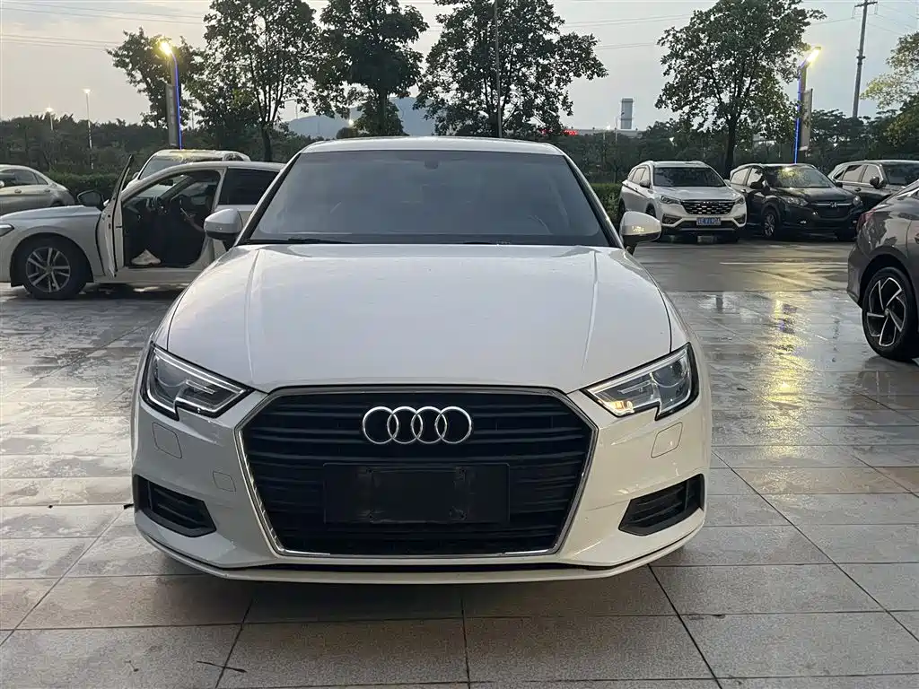 Audi A3 2018 — фото 2