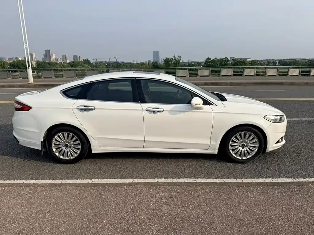Ford Mondeo 2014 — фото 10