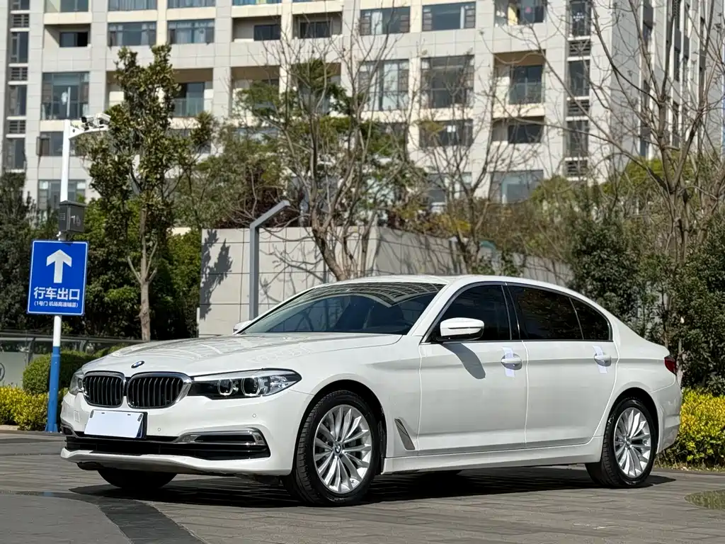 BMW 5 Series 2019 — фото 1