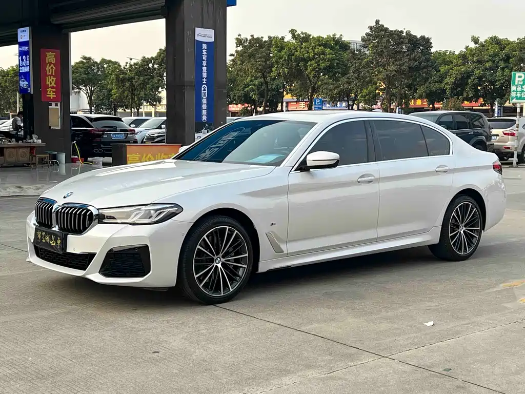 BMW 5 Series 2023 — фото 1